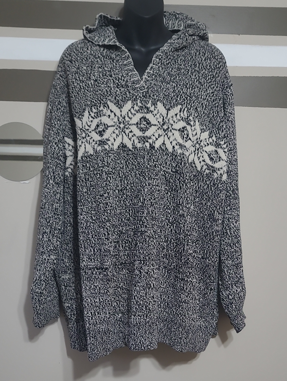 ⭐️ Penningtons Black & White V-Neck Hooded Nordic Sweater Sz 4X